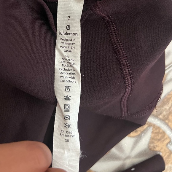 Lululemon legging size 2 - Picture 3 of 3